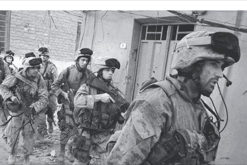 Squad moving through an Iraqi street